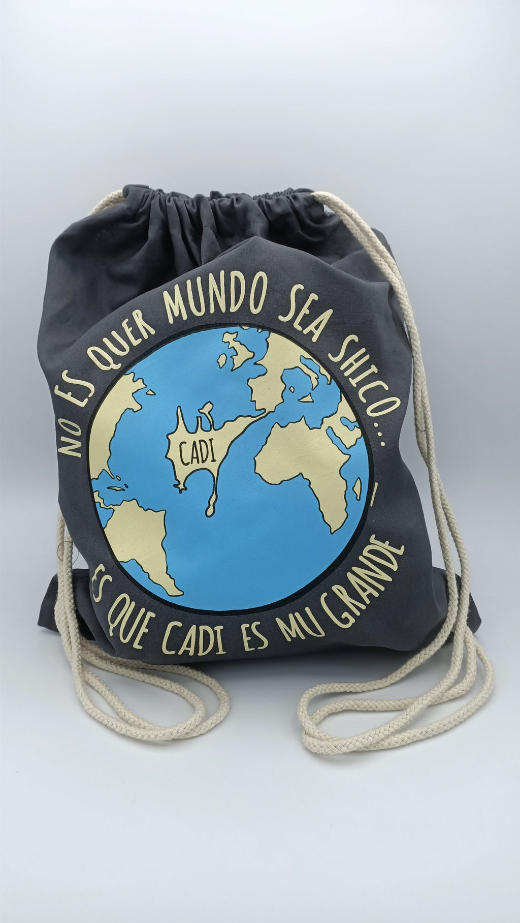 MOCHILA "NO ES QUER MUNDO SEA SHICOS, ES QUE CADI ES MU GRANDE..."