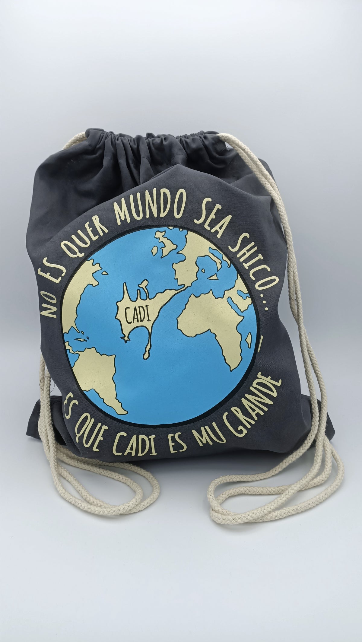 MOCHILA "NO ES QUER MUNDO SEA SHICOS, ES QUE CADI ES MU GRANDE..."
