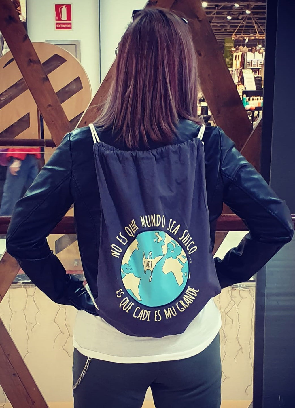 MOCHILA "NO ES QUER MUNDO SEA SHICOS, ES QUE CADI ES MU GRANDE..."